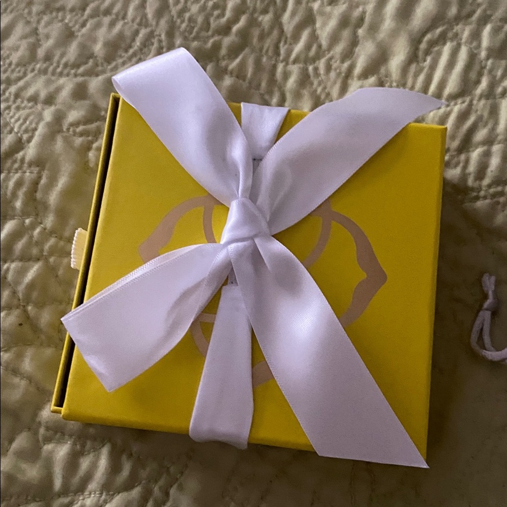 Kendra Scott box set- box, bag and tag - Picture 2 of 4